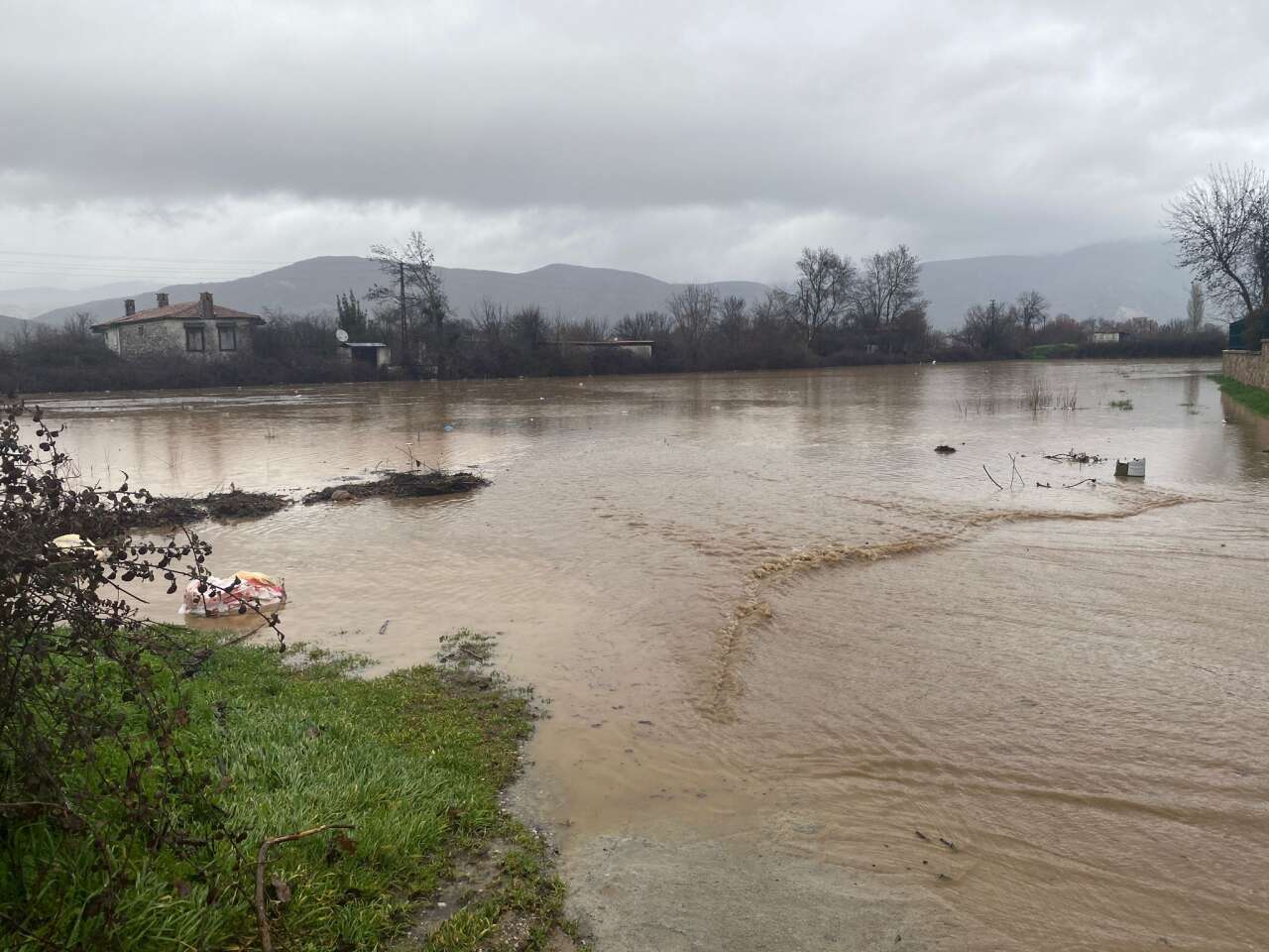 Menteşe’de Altyapı Alarm Verdi: Karabağlar Göle Döndü 1